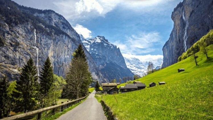 Lauterbrunnen Switzerland (switzerlanding.com)