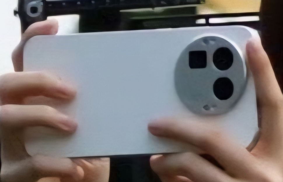 Penampakan Realme GT 8 Pro dari leaker Debayan Roy. (X @Gadgetsdata)