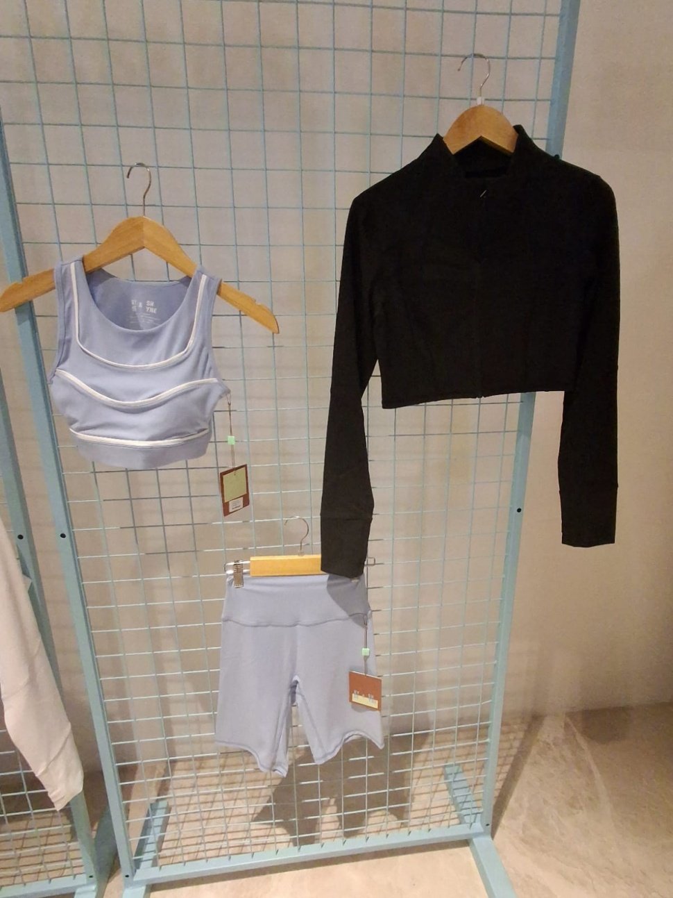 Koleksi Athleisure Lokal Ryse and Shyne (Suara.com/Vania)