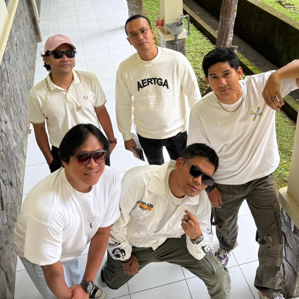 Sejak merilis ulang lagu "Ga Romantis", Band LYLA kembali ramai mendapat tawaran manggung di acara pensi. [Instagram]