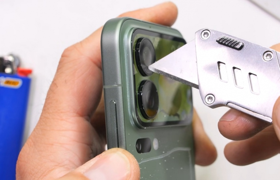 Uji ketahanan Xiaomi 17 Pro dengan lapisan pelindung kuat dan rating IP tinggi setangguh iPhone 17 Pro