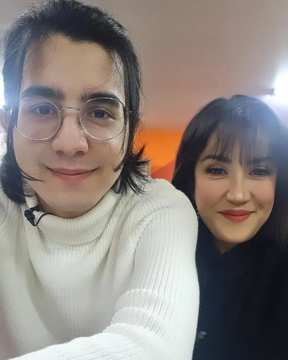Andi Soraya bersama putranya, dari hubungannya dengan Steve Emmanuel, Darren Sterling Emmanuel. [Instagram]