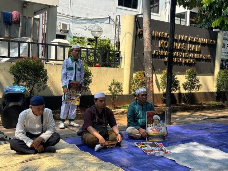 FPI Gelar Aksi Damai Depan Komnas HAM. (Suara.com/Faqih Fathurrahman)