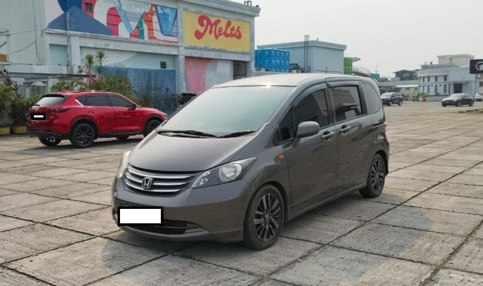 Honda Freed 2010 dibanderol Rp 97 juta di pasar mobil bekas. (OLX)