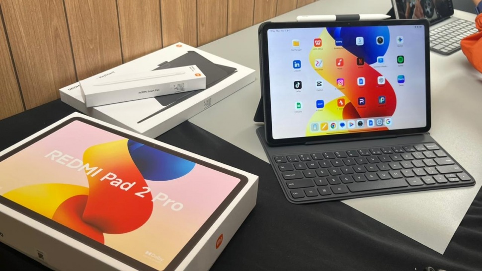 Tablet Xiaomi Redmi Pad 2 Pro yang resmi dikenalkan ke Indonesia pada Senin (3/10/2025). [Suara.com/Zefanya Amabel Christi]