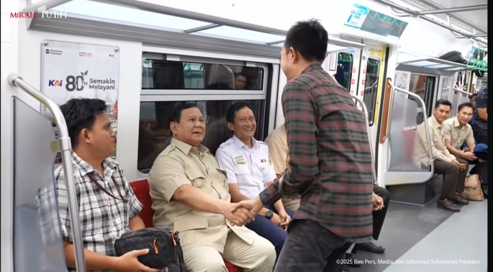 Jajal KRL Baru dari China dan Tinjau Kereta Khusus Petani. (Suara.com/Novian)