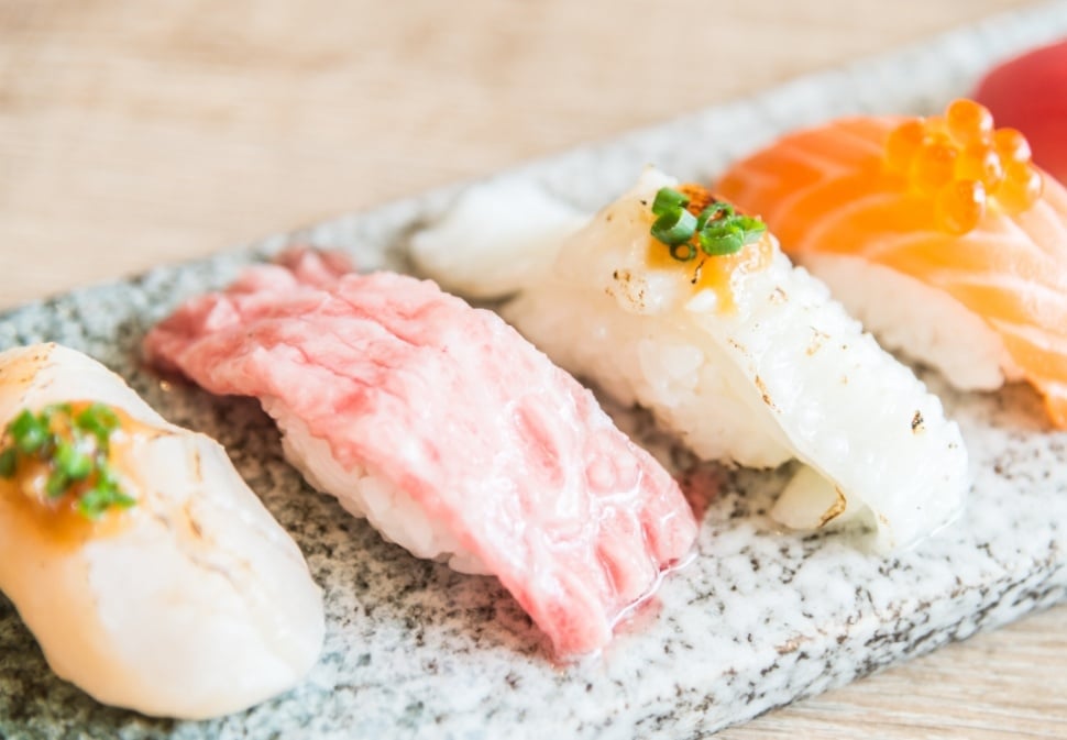 Ilustrasi sashimi. (Freepik)