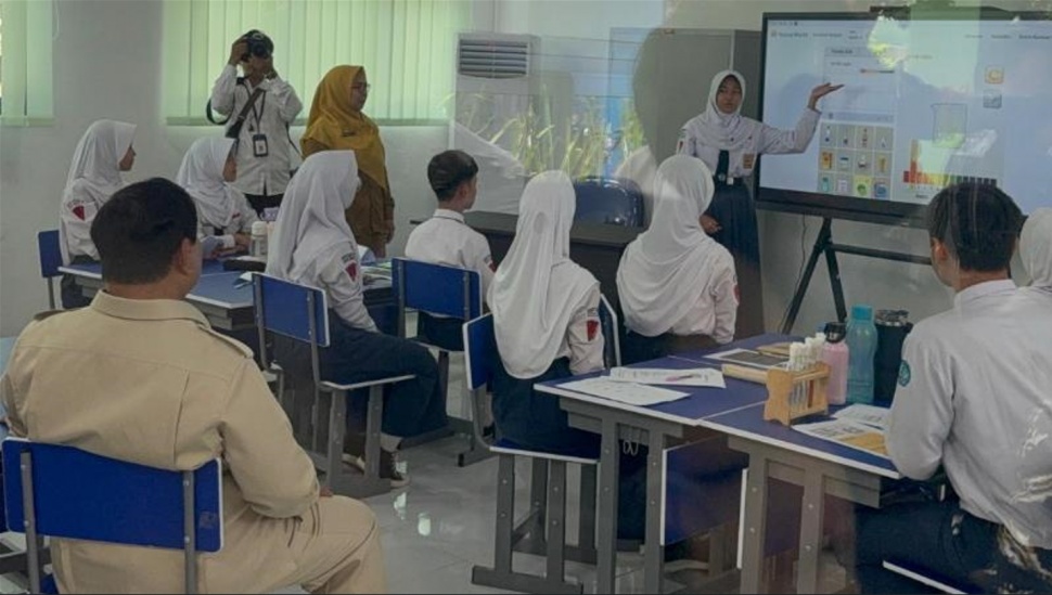 Presiden Prabowo Subianto meluncurkan Digitalisasi Pembelajaran untuk Indonesia Cerdas. Peluncuran dilakukan di SMPN 4 Kota Bekasi, Jawa Barat. (Suara.com/Novian)