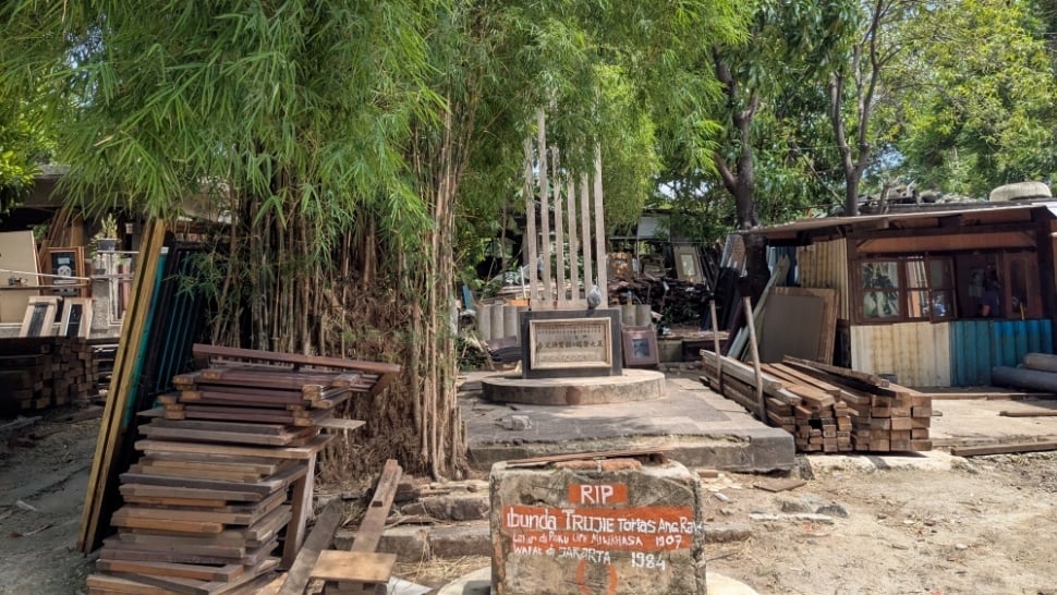 Hunian liar di Tempat Pemakaman Umum (TPU) Kebon Nanas dan TPU Kober Rawa Bunga, Jakarta Timur, akan digusur oleh Pemprov DKI untuk memenuhi kebutuhan mendesak akan lahan makam baru. [Suara.com/Adiyoga]