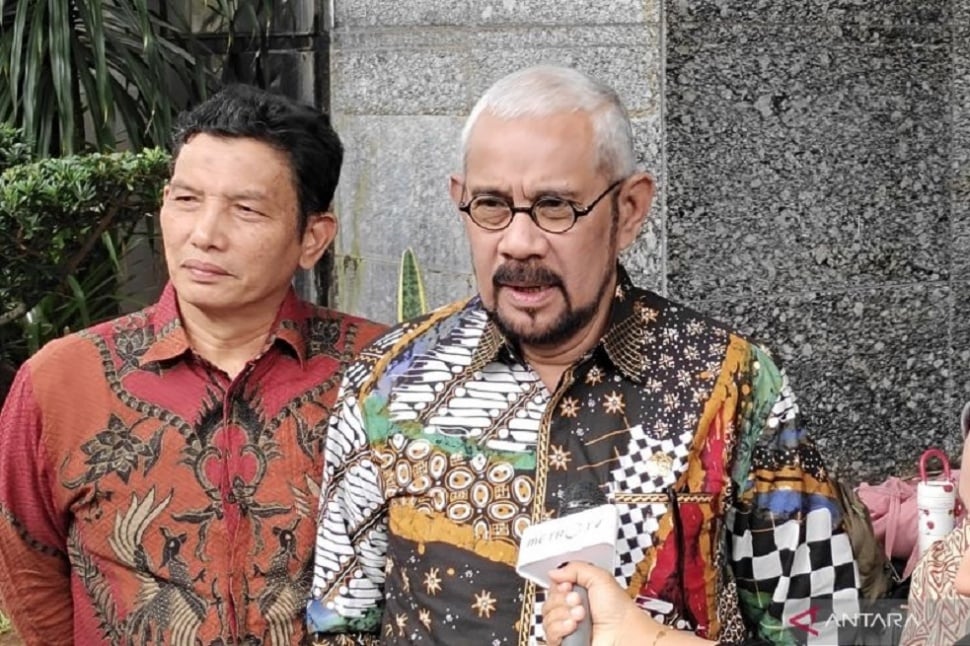 Kuasa hukum pihak keluarga diplomat muda Kemlu RI, Arya Daru Pangayunan (ADP), Nicholay Aprilindo saat ditemui di Mapolda Metro Jaya, Rabu (26/11/2025). ANTARA/Ilham Kausar