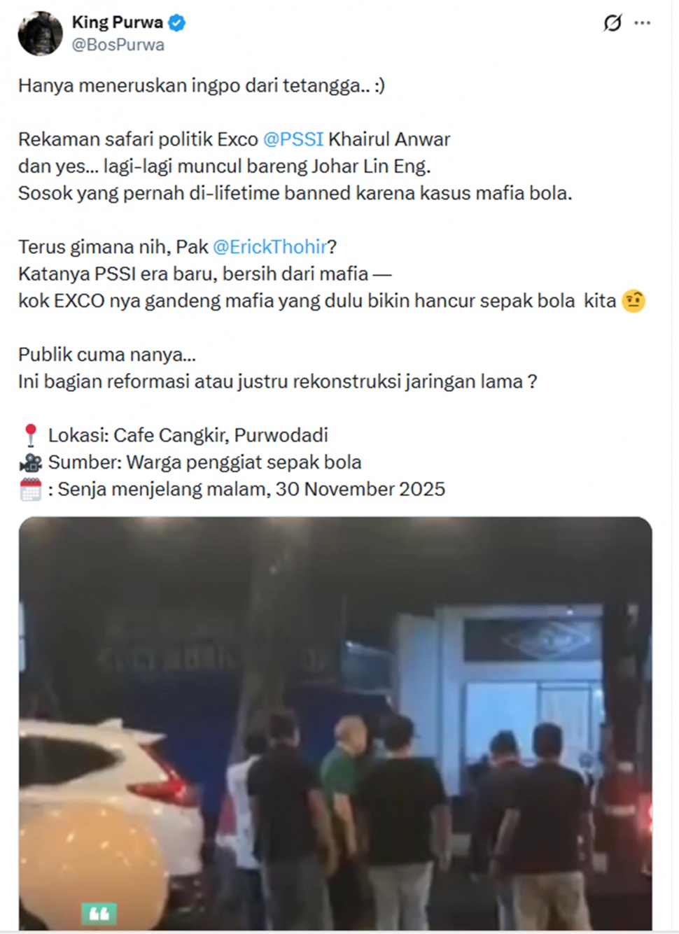 Tangkapan layar unggahan video yang menunjukan Exco PSSI bersama Johar Lin Eng. [X/@BosPurwa]