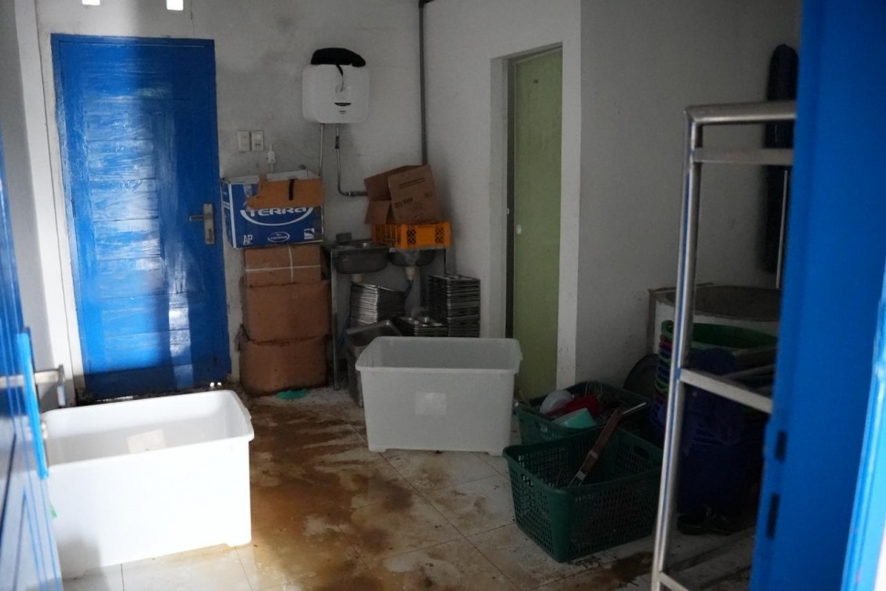 Para pengelola Satuan Pelayanan Pemenuhan Gizi (SPPG) yang terdampak banjir di Aceh berinovasi dalam menyajikan menu Makan Bergizi Gratis (MBG) dengan menu lokal. [Dok. BGN] 