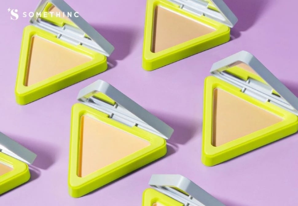 Somethinc DNA Airbrush Breathable Powder Foundation. (Shopee)