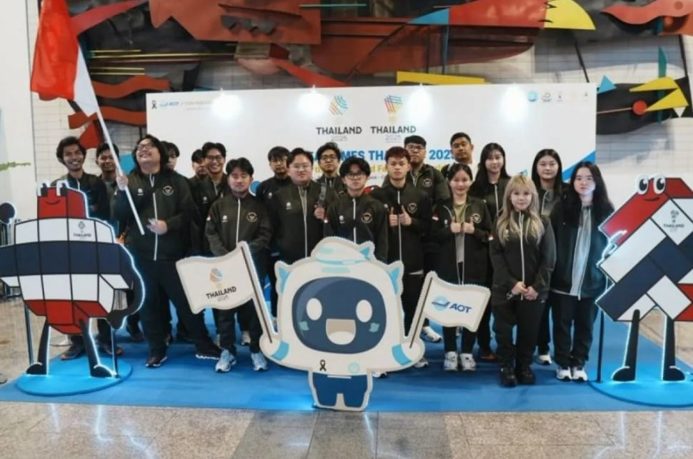 Tim nasional esports Indonesia untuk SEA Games 2025 berfoto bersama setiba di Bangkok, Thailand. (Antara, PB ESI)
