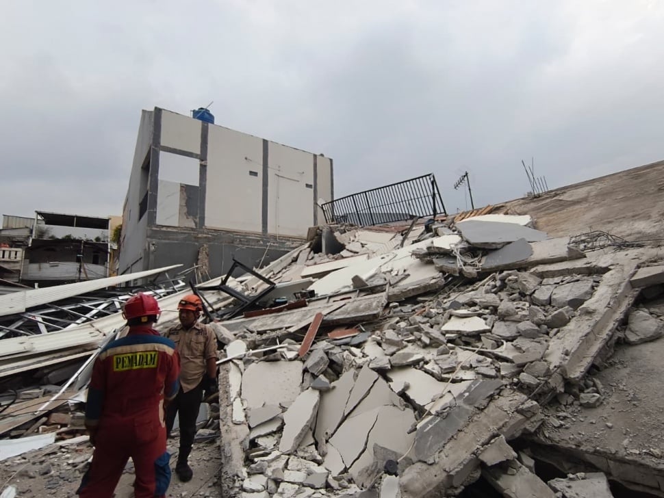 Gedung Parkir Berlantai Dua Ambruk di Jakut. (Ist)