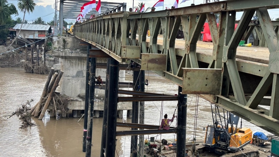 Jembatan Krueng Tingkeum di Kecamatan Kuta Blang, Kabupaten Bireuen, yang sempat putus total selama sebulan kembali beroperasi [Suara.com/Kementerian PU]