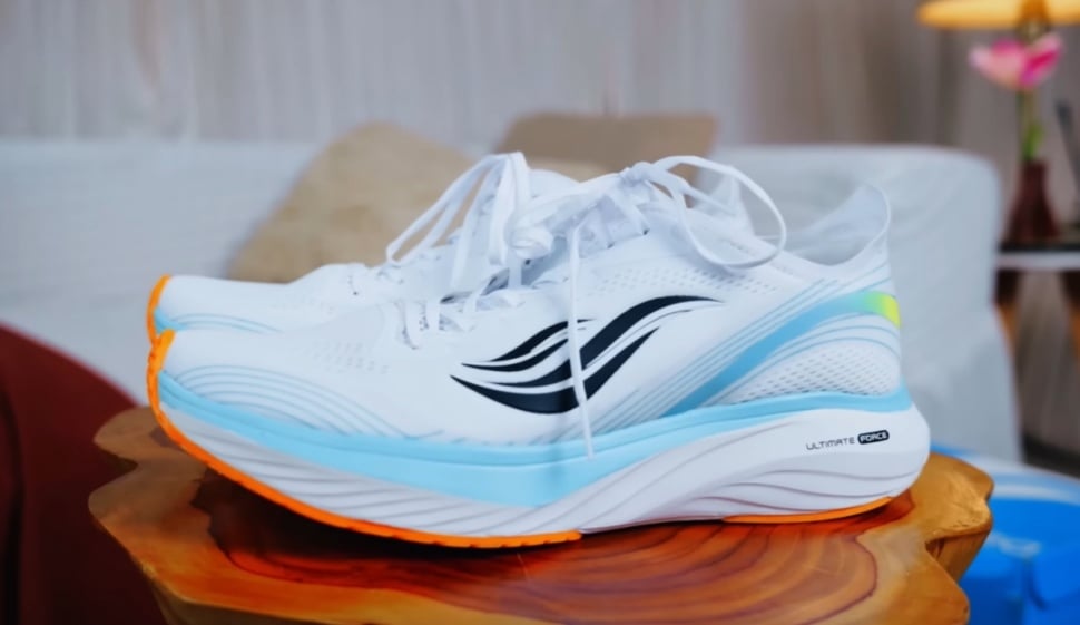 Desle Magnum Ultimate Force, sepatu lokal murah ukuran besar untuk Overweight. (YouTube/ Dokter Tirta)