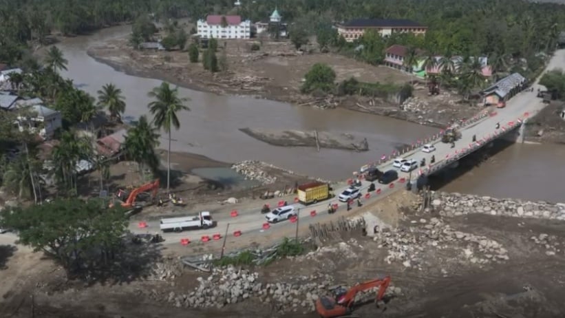 Akses Jalan jembatan Kr Meureudu kembali bisa digunakan. Dok. Istimewa)