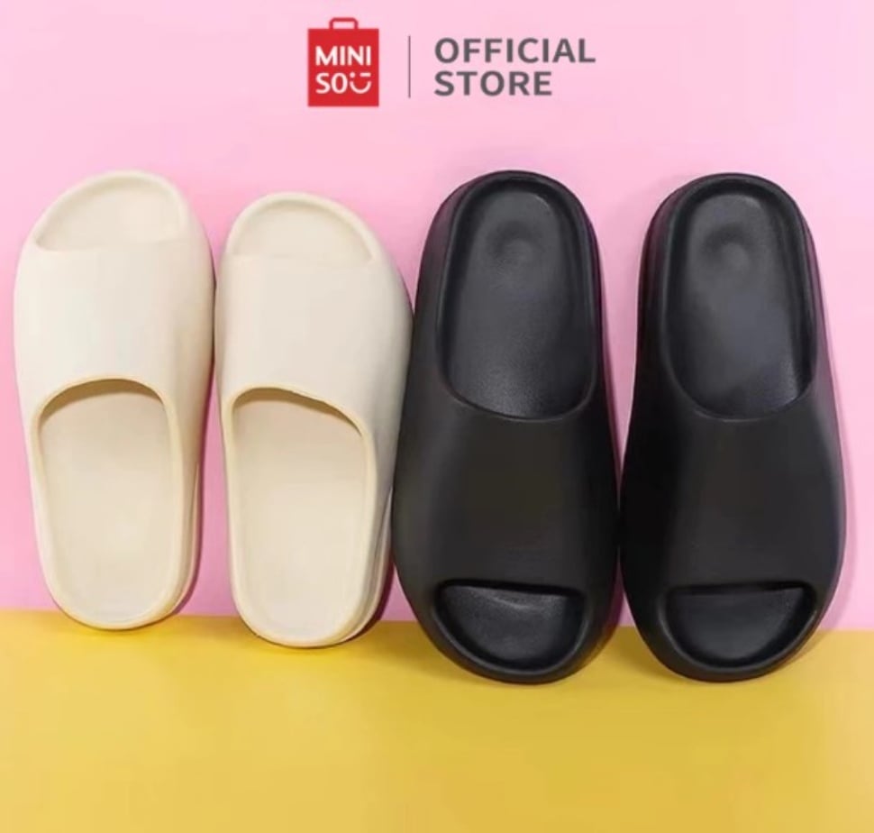 MINISO Kelapa Klasik Cushioned Thick Slipper