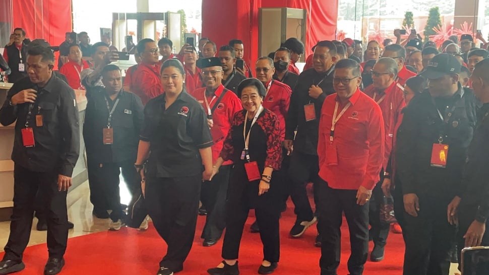 Ketua Umum PDI Perjuangan Megawati Soekarnoputri tiba di Beach City International Stadium, Ancol, Jakarta, Senin (12/1/2026) untuk mengikuti pelaksanaan hari ketiga Rakernas I. (Suara.com/Bagaskara)