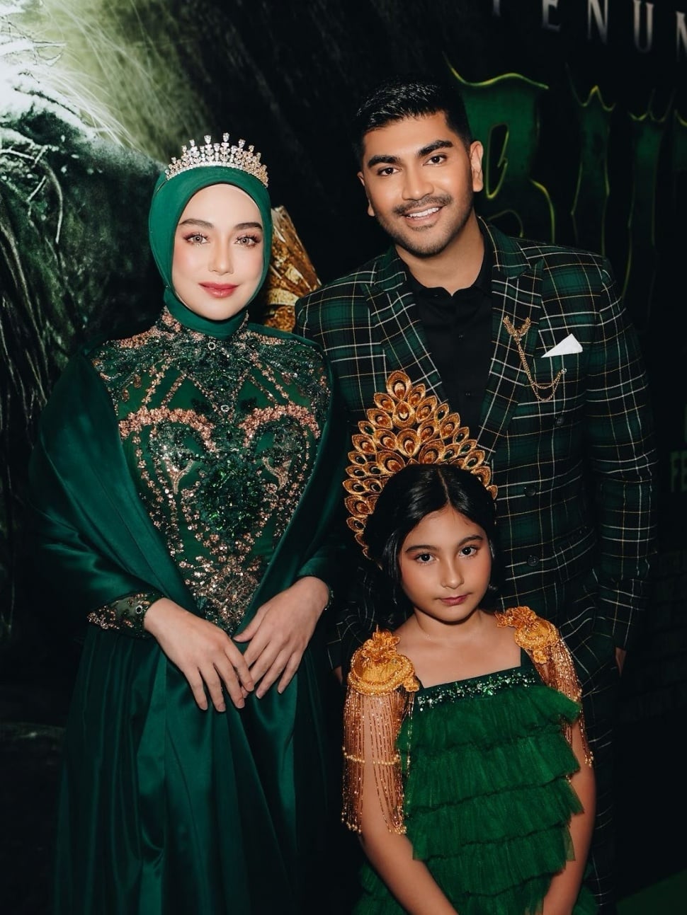 Para bintang film horor Penunggu Rumah: Buto Ijo; Gandhi Fernando, Celine Evangeslita, dan Meryem Hasanah. [Instagram]