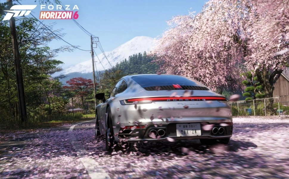 Tampilan gameplay Forza Horizon 6 dengan latar kota Tokyo penuh aktivitas dan lalu lintas
