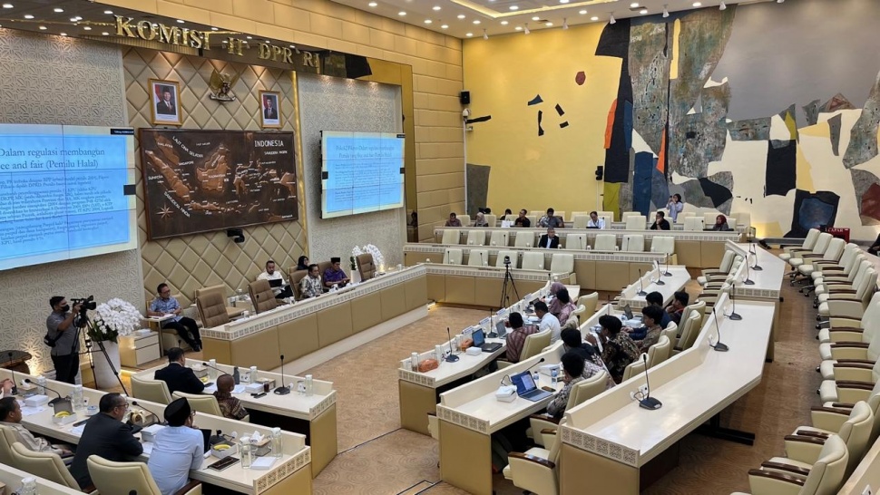 Rapat Dengar Pendapat Umum (RDPU) Komisi II DPR RI yang membahas evaluasi penyelenggaraan Pemilu di Kompleks Parlemen, Senayan, Selasa (3/2/2026). (Suara.com/Bagaskara Isdiansyah)