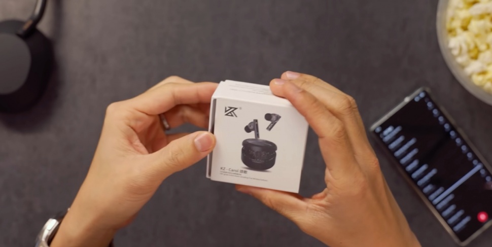 2. TWS murah pilihan David GadgetIn, KZ Carol. (YouTube GadgetIn)