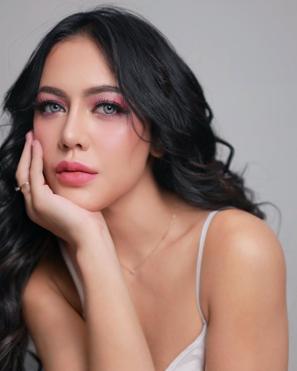 Ratu Rizky Nabila kembali jadi bahan perbincangan setelah ketahuan menjadi istri kedua pesulap merah. [Instagram]