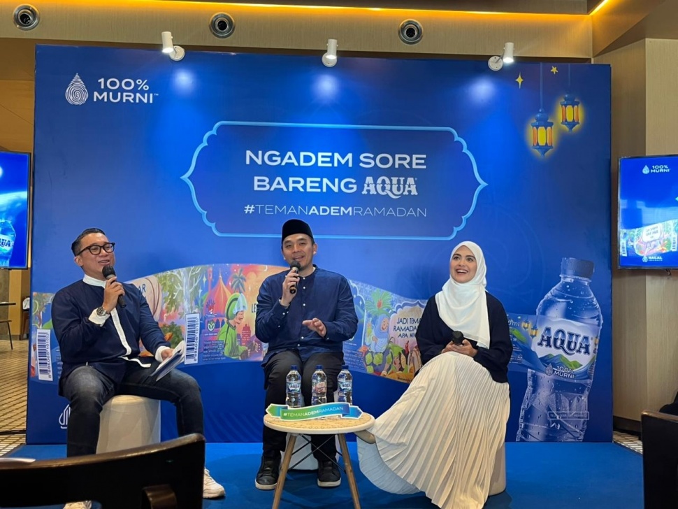 Talkshow Ngadem Bareng AQUA bersama Ustadz Muhammad Assad dan Vebby Palwinta. (suara.com/Tantri Amela Iskandar)