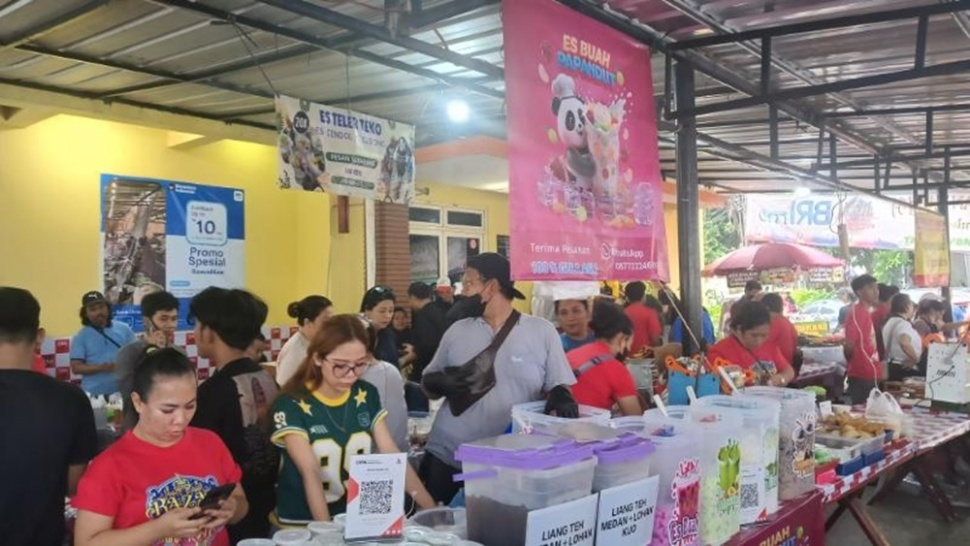 Bazar Takjil Ramadhan, Bendungan Hilir (Benhil), Jakarta Pusat, Kamis (19/2/2026). (Suara.com/Tsabita Aulia)