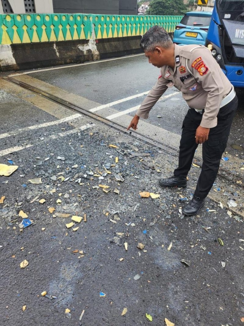 Penampakan Dua Bus TransJakarta yang Ringsek Usai Adu Banteng di Jalur Langit. (Dok. Polda Metro Jaya)