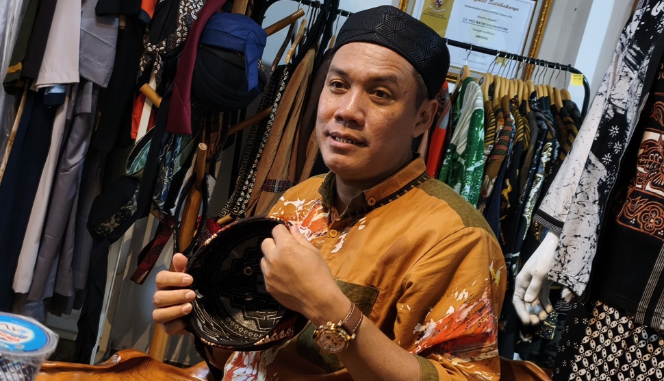 Produksi peci batik di Jogokariyan. (Suara.com/Hiskia)