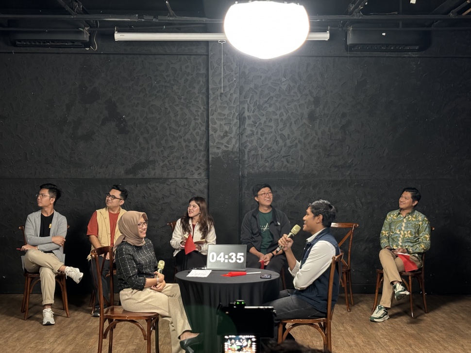 Perwakilan Partai Perindo, Manik Margana Mahendra dalam forum debat &ldquo;Kepung ICW vs 6 Politisi&rdquo; yang digelar Indonesia Corruption Watch (ICW) di Teater Utan Kayu, Jumat (27/2/2026). [Suara.com/Dinda Pramesti K] 