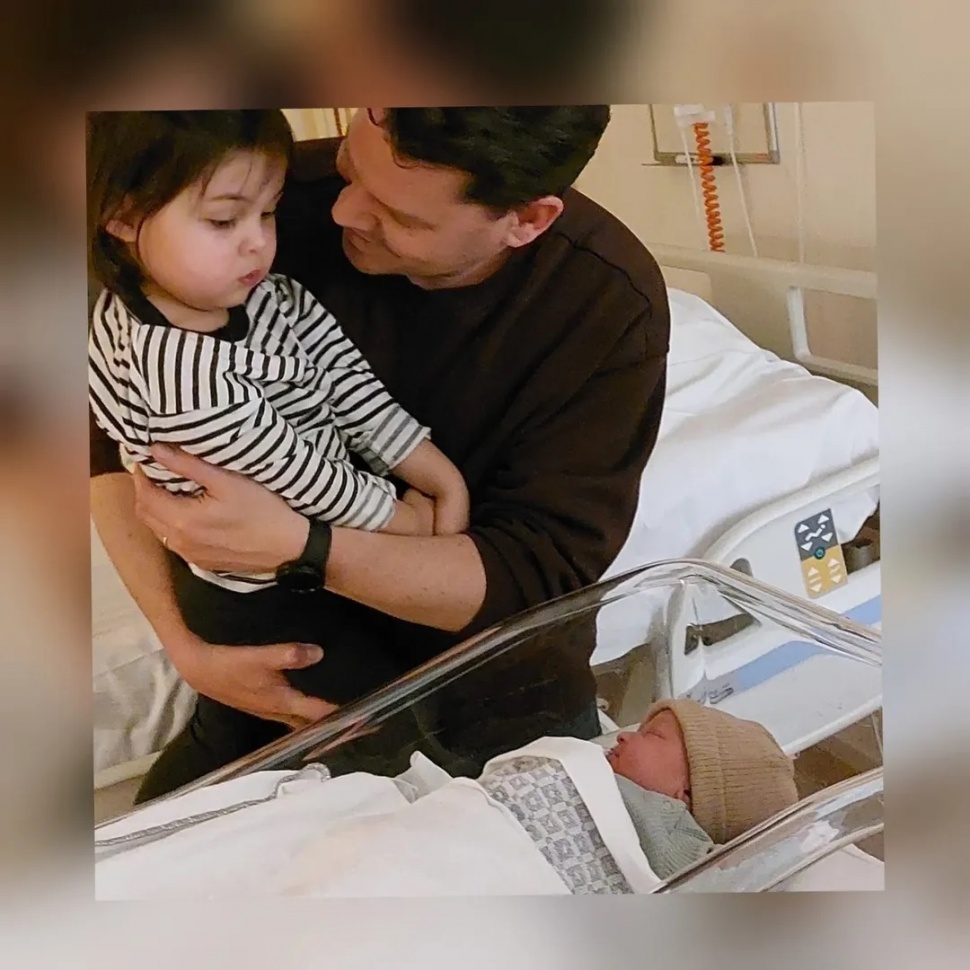 Suami Gracia Indri, Jeffrey Slijpen bersama anak pertamanya terlihat bahagia dengan kelahiran anak kedua dengan jenis kelamin laki-laki. [Instagram]