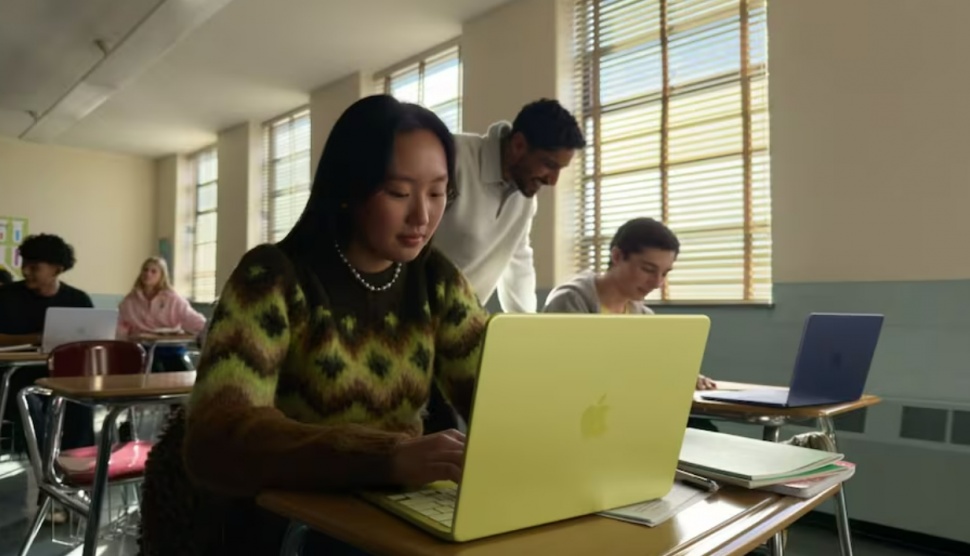 Laptop murah MacBook Neo pakai chipset milik iPhone. (Apple)