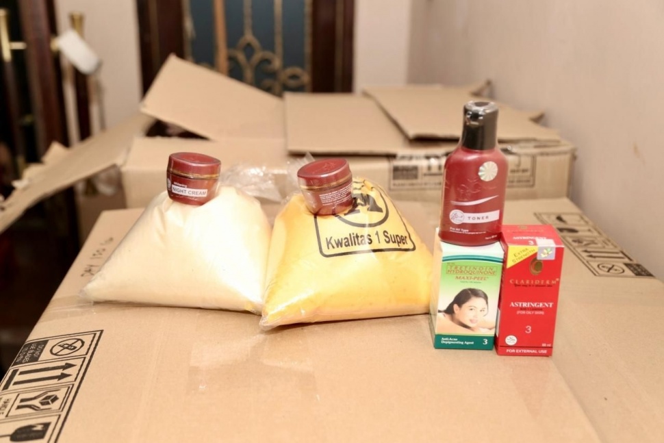 Subdit III Dittipidnarkoba Bareskrim Polri menggerebek sebuah home industry kosmetik ilegal bermerek LC Beauty di kawasan Harjamukti, Kota Cirebon, Jawa Barat pada Jumat (27/2/2026). [Ist]