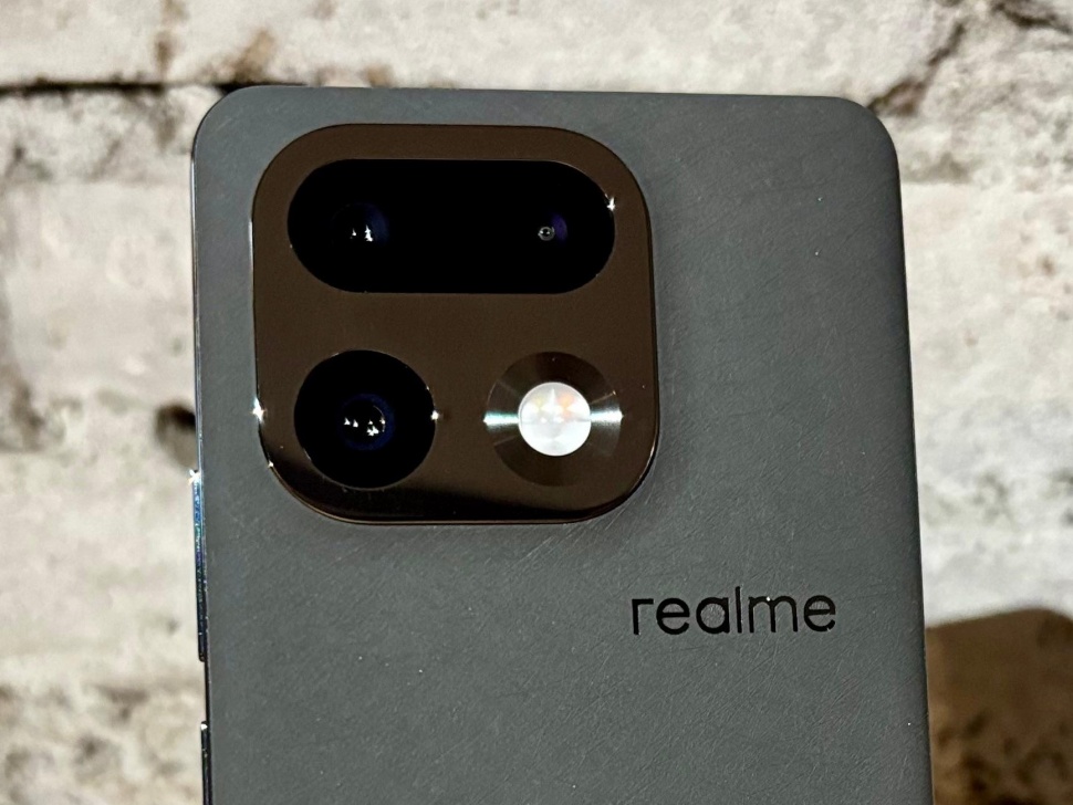 bagian punggung realme 16 Pro+ 5G