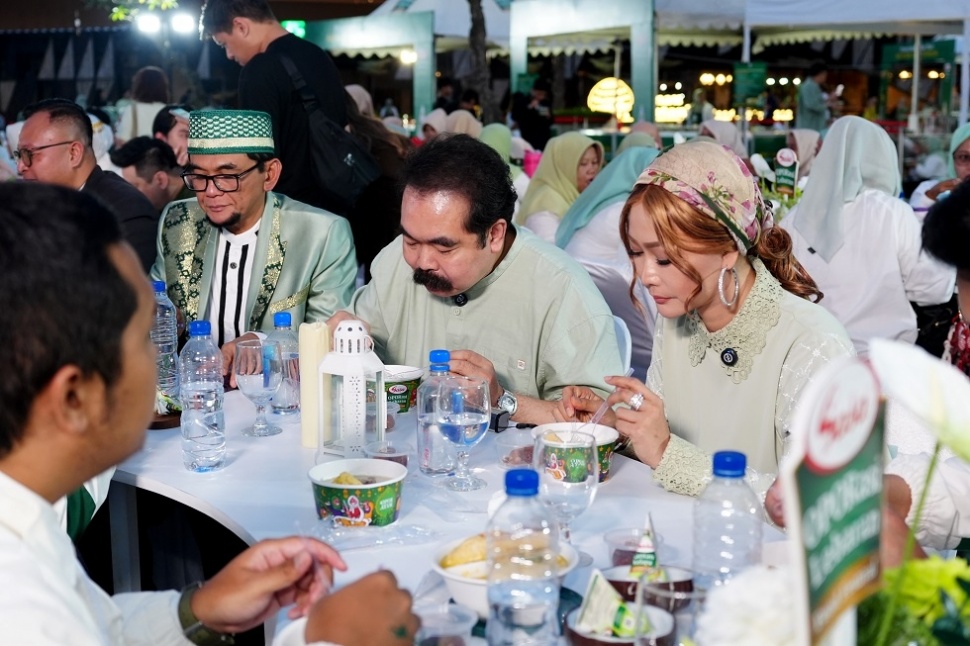 Pasangan Inul Daratista dan Adam Suseno di Lebaran Food Festival. (dok. Sasa)