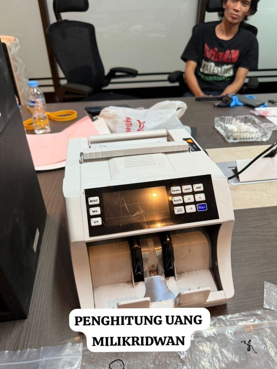 Dittipidnarkoba Bareskrim Polri membongkar praktik peredaran narkoba di Whiterabbit Club, kawasan Gatot Subroto, Jakarta Selatan, pada Selasa (17/3/2026) dini. Lima orang ditangkap sebagai tersangka, terdiri dari bandar hingga pegawai club.