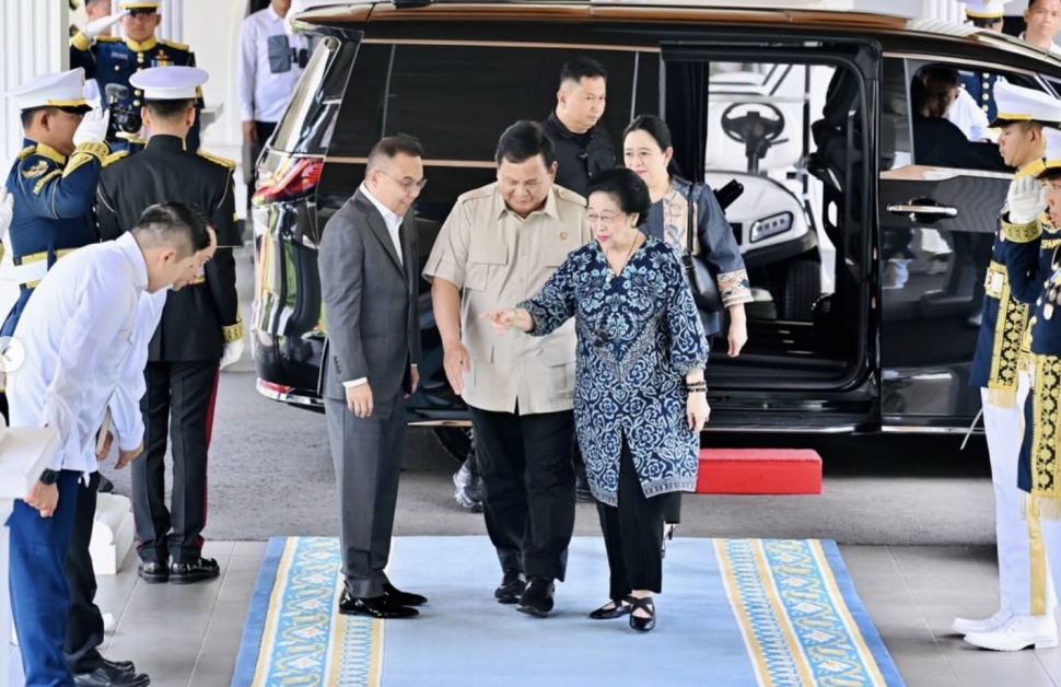 Presiden Prabowo Subianto menyambut Presiden ke-5 RI Megawati Soekarnoputri di Istana Negara, Kamis (19/3/2026). Keduanya didampingi Sufmi Dasco Ahmad dan Puan Marahani. [Instagram/Prabowo]