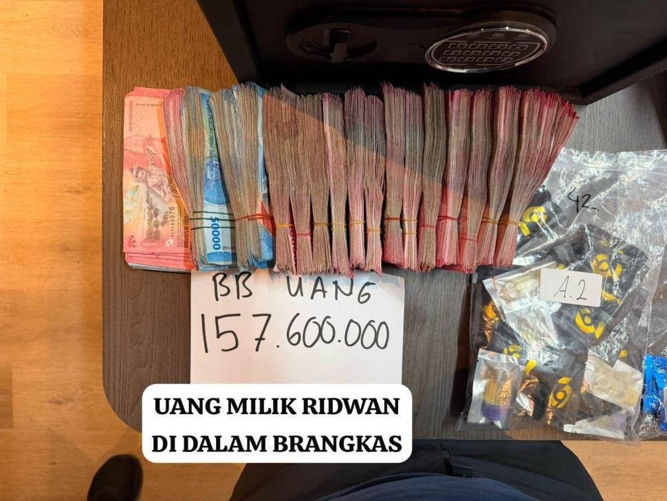 Dittipidnarkoba Bareskrim Polri membongkar praktik peredaran narkoba di Whiterabbit Club, kawasan Gatot Subroto, Jakarta Selatan, pada Selasa (17/3/2026) dini. Lima orang ditangkap sebagai tersangka, terdiri dari bandar hingga pegawai club.