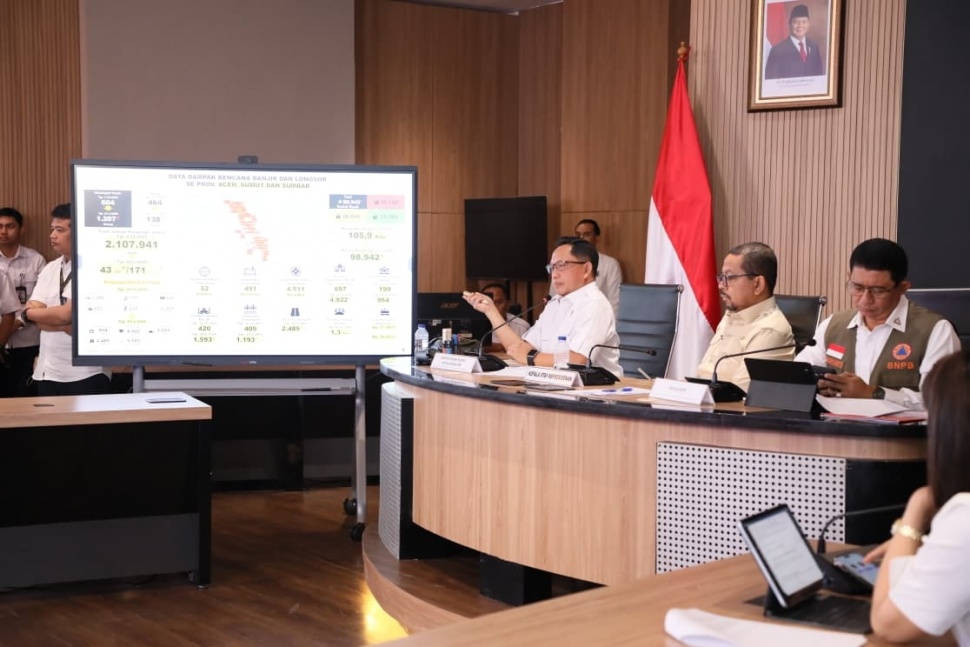 Menteri Dalam Negeri, Tito Karnavian dalam rapat percepatan rehabilitasi dan rekonstruksi pascabencana Sumatera di Kantor Staf Presiden, Jakarta, Rabu, (25/3/2026). (Dok: Kemendagri)