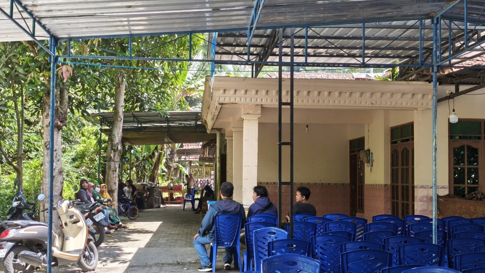 Suasana rumah duka prajurit Praka Farizal Romadhon, di Lendah, Kulon Progo, Senin (30/3/2026). (Suara.com/Hiskia)
