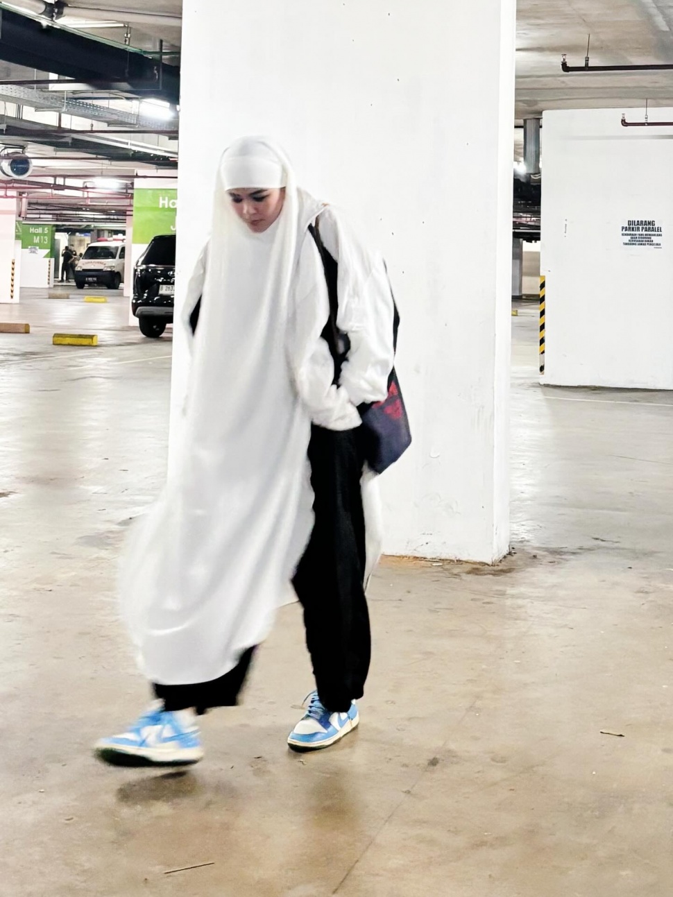 Ilustrasi khimar bandana Sivia Azizah [Instagram/siviazizah]