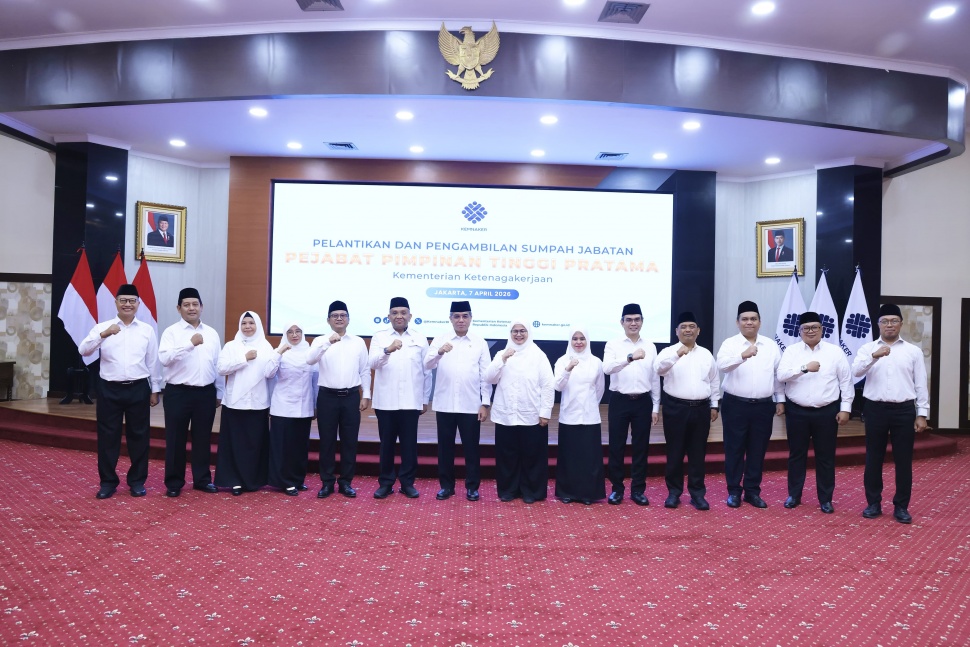 12 pejabat yang dilantik oleh Menteri Ketenagakerjaan (Menaker) Yassierli. (Dok: Kemnaker)
