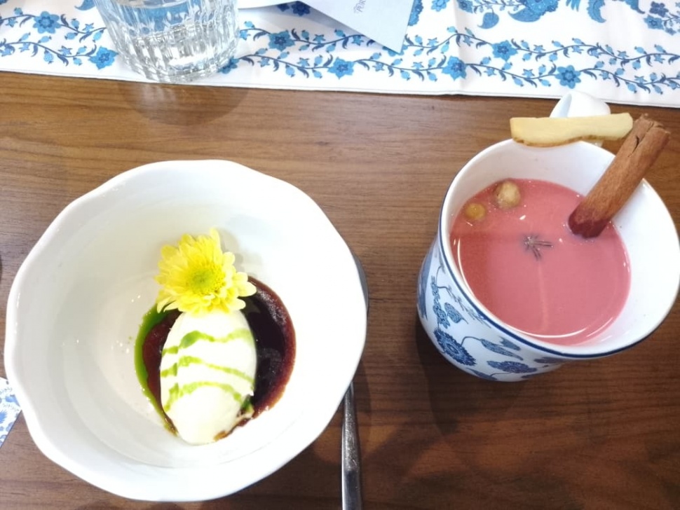 Es krim tape dan Adon Adon Coro. (Suara.com)