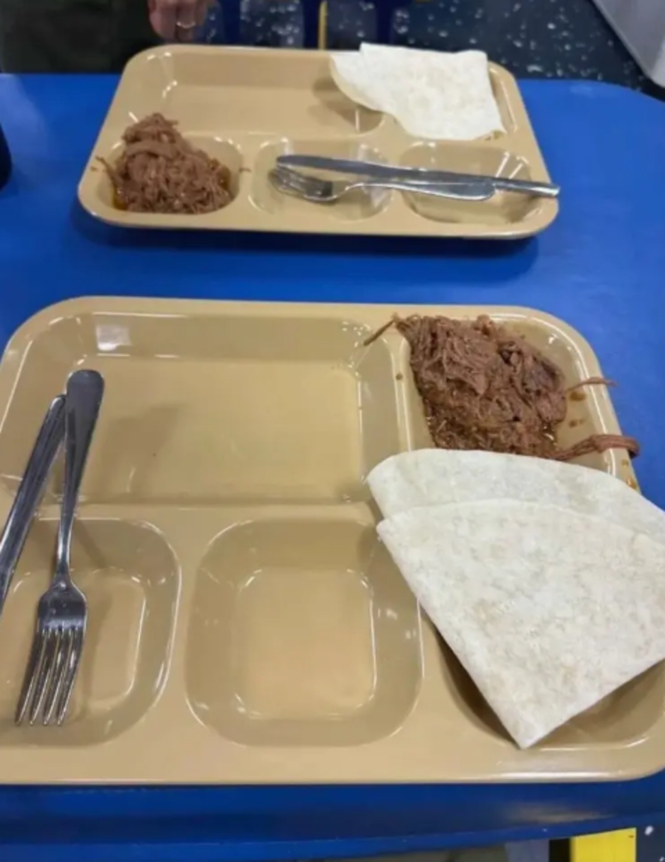 Angkatan Laut Amerika Serikat membantah keras laporan yang menyebut kapal perang mereka di Timur Tengah mengalami kekurangan makanan. [NY Post]