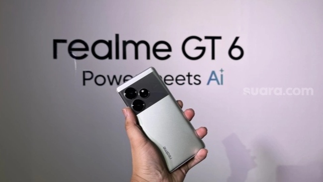 Realme GT 6 meluncur ke Indonesia pada Kamis (20/6/2024). [Suara.com/Dicky Prastya]