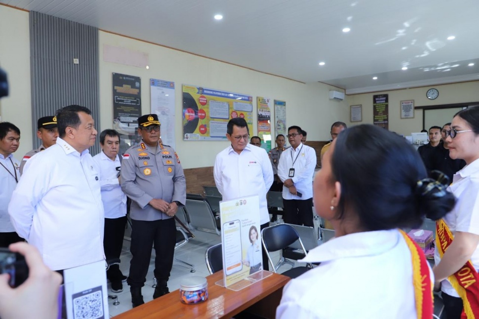 Wakil Menteri PANRB, Purwadi Arianto meninjau pelayanan publik di Polresta Kupang Kota, di Kupang, Senin, (11/5/2026). (Dok: Kementerian PANRB)